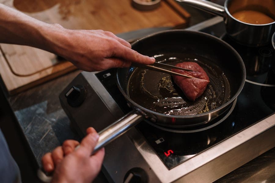 A roasting pan with a wire rack